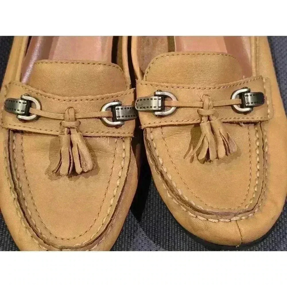 Women's St. John's Bay Tan Loafers Size 6.5 - Picture 5 of 8